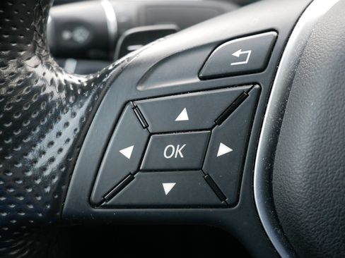 Used 2015 Mercedes-Benz E 400 4MATIC Sedan image 25