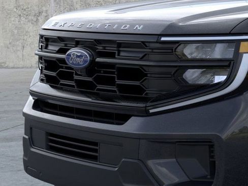 New 2025 Ford Expedition Active image 17