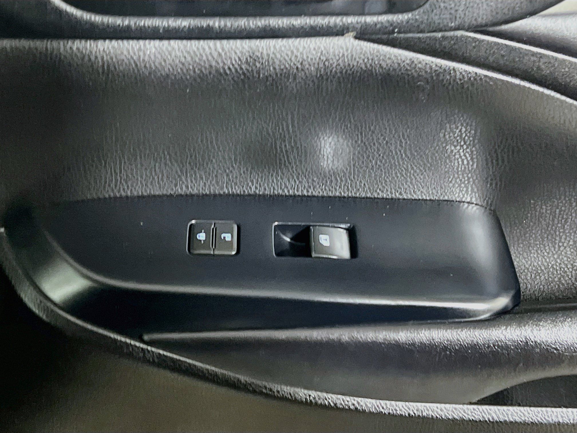 Used 2018 Toyota Highlander SE w/ Carpet Mat Package (TMS) AWD/4WD image 32