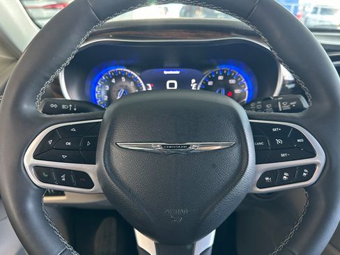 Certified 2023 Chrysler Pacifica Limited image 25
