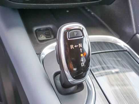 Used 2020 Buick Enclave Essence w/ Sound and Sites Package FWD image 22