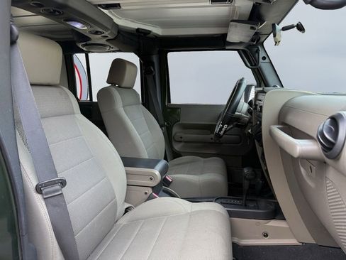 Used 2007 Jeep Wrangler Unlimited Rubicon w/ PWR Convenience Group image 17