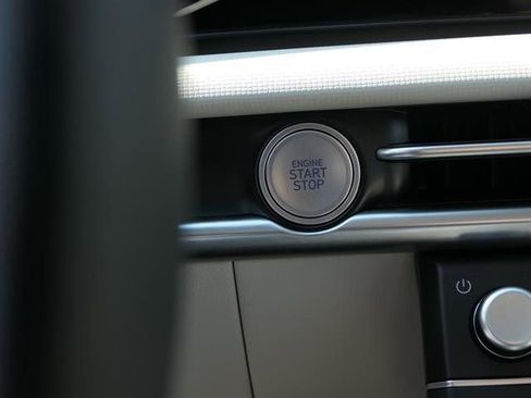 New 2025 Hyundai Tucson SE image 16