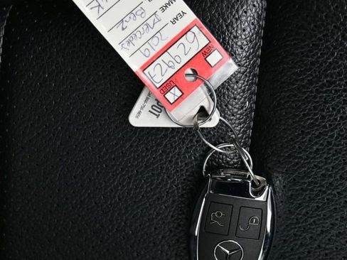 Used 2019 Mercedes-Benz GLC 350e GLC 350e w/ Premium Package image 32