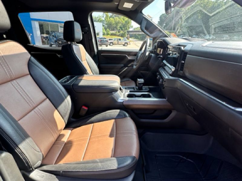 Used 2024 Chevrolet Silverado 1500 High Country w/ High Country Premium Package AWD/4WD image 30