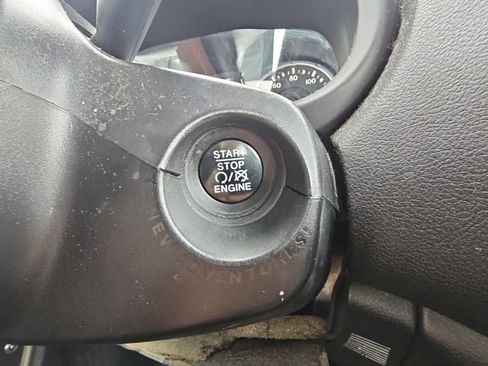 Used 2016 Jeep Renegade 75th Anniversary FWD image 36