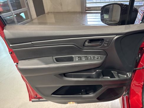 Used 2023 Honda Odyssey Sport image 12