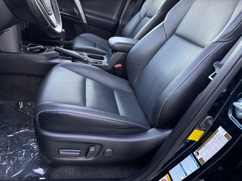 Used 2018 Toyota RAV4 Limited AWD/4WD image 6