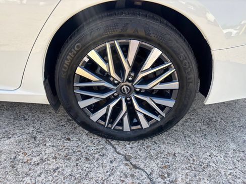 Used 2025 Nissan Altima 2.5 SV FWD image 30