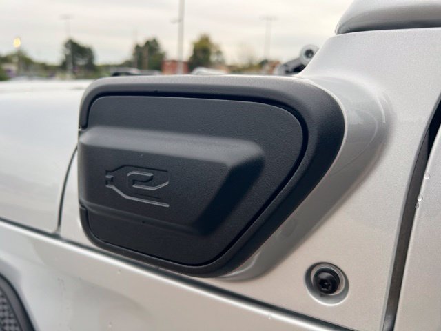 Used 2023 Jeep Wrangler Unlimited Sahara w/ Cold Weather Group AWD/4WD image 15