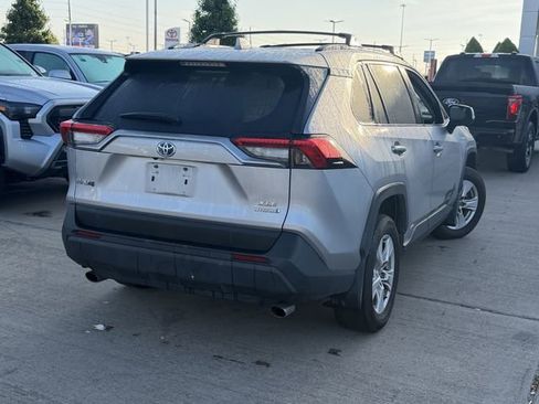 Used 2021 Toyota RAV4 XLE w/ Convenience Package image 5