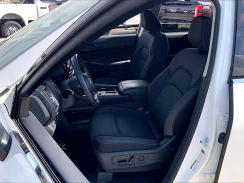Used 2025 Nissan Pathfinder SV FWD image 8
