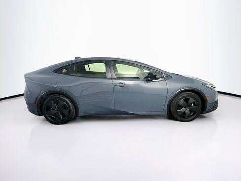 Used 2025 Toyota Prius LE FWD image 10