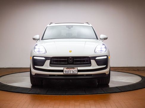 Certified 2025 Porsche Macan image 15