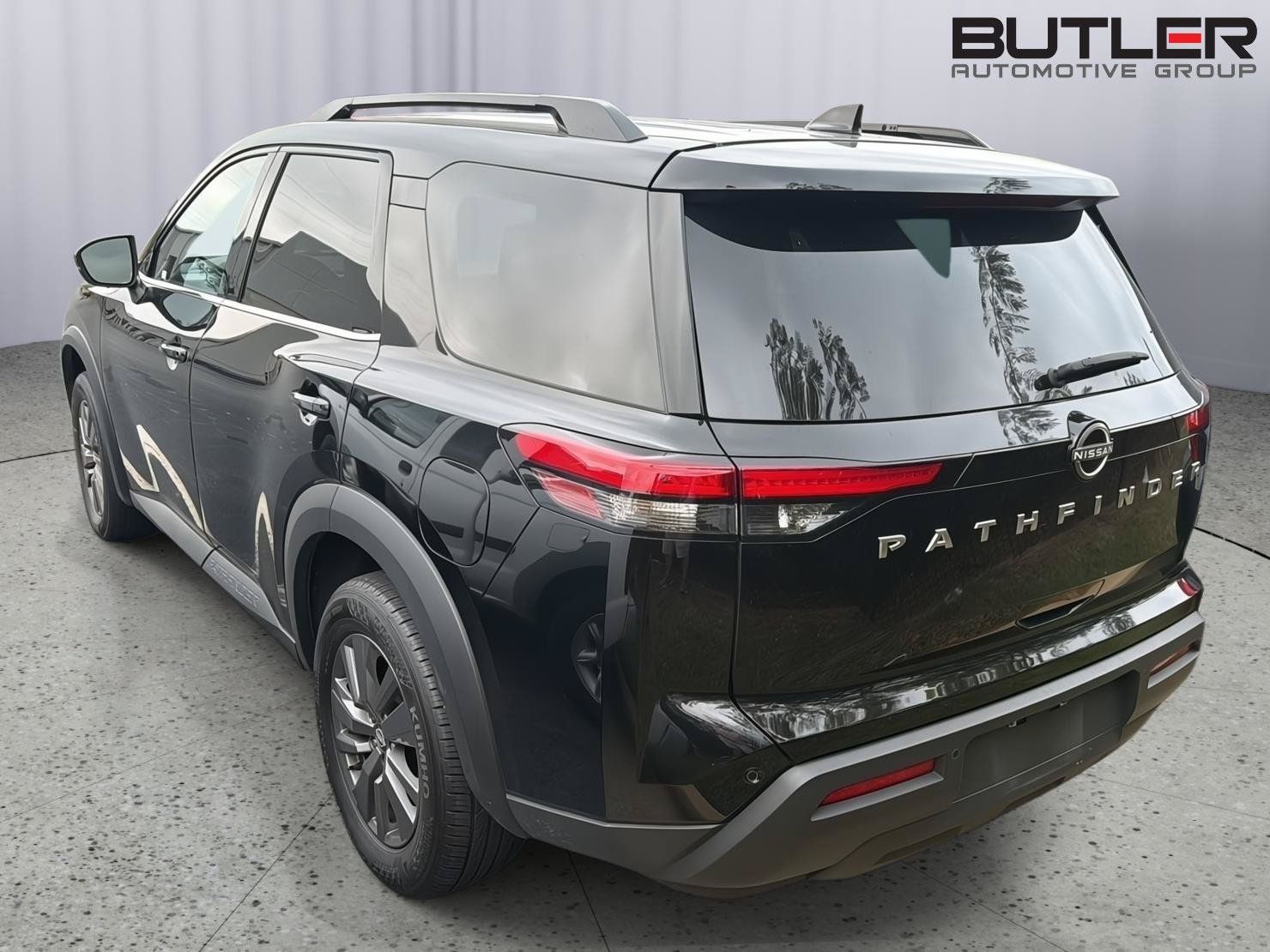Used 2025 Nissan Pathfinder SV FWD image 10