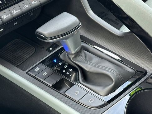 Used 2025 Hyundai Elantra Limited image 25