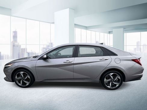 Used 2023 Hyundai Elantra SEL w/ Convenience Package FWD image 2