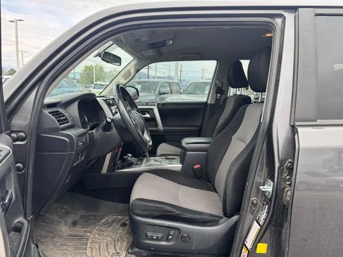 Used 2016 Toyota 4Runner SR5 AWD/4WD image 4