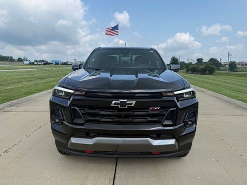 Used 2025 Chevrolet Colorado Z71 w/ Technology Package AWD/4WD image 10
