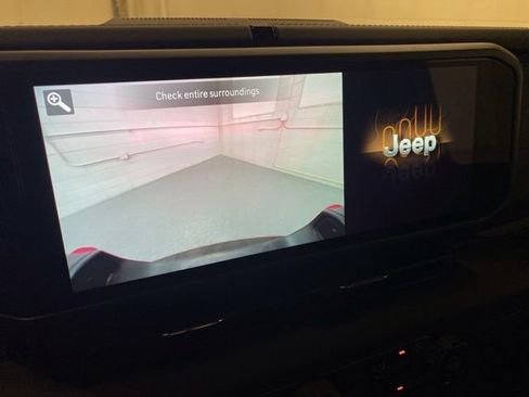 Used 2024 Jeep Gladiator Rubicon w/ Convenience Group AWD/4WD image 5