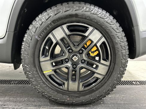 Used 2022 Rivian R1T Adventure image 10