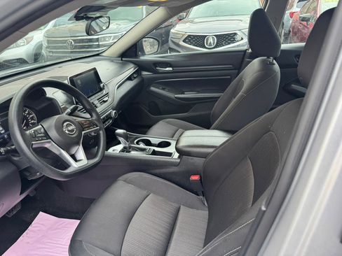 Used 2024 Nissan Altima 2.5 SV image 16