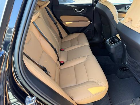 Certified 2023 Volvo XC60 B5 Ultimate w/ Climate Package AWD/4WD image 18