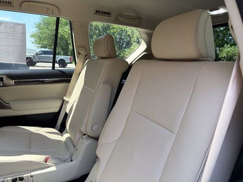 Used 2021 Lexus GX 460 Luxury w/ Sport Design Package AWD/4WD image 18