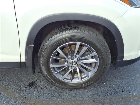 Used 2019 Toyota Highlander XLE image 23
