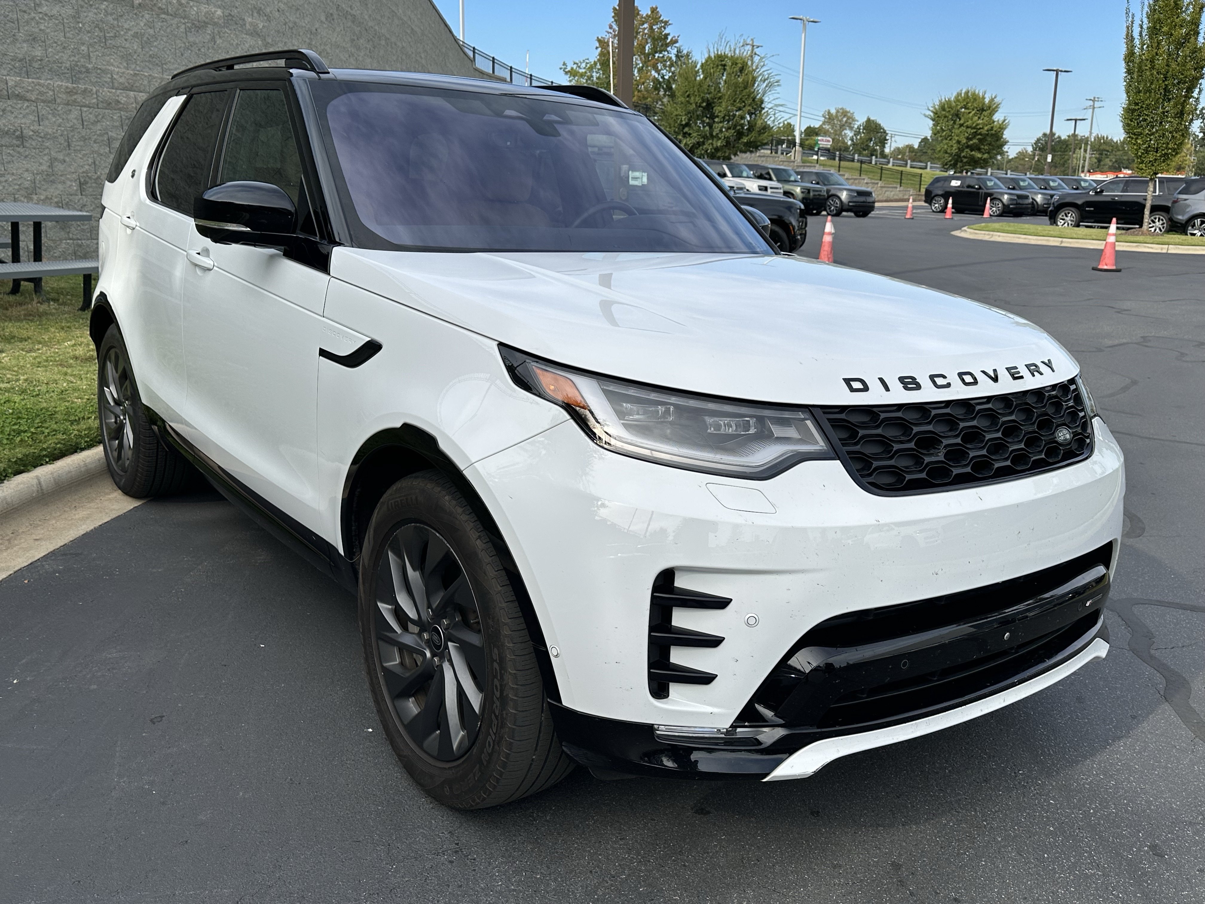 Certified 2023 Land Rover Discovery S R-Dynamic AWD/4WD image 9
