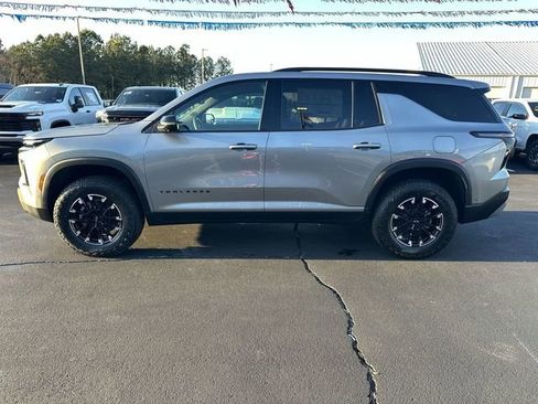 Used 2025 Chevrolet Traverse Z71 w/ Enhanced Driving Package image 5