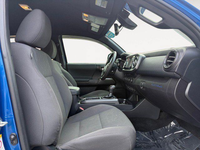 Used 2018 Toyota Tacoma TRD Sport AWD/4WD image 10