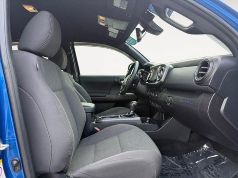 Used 2018 Toyota Tacoma TRD Sport AWD/4WD image 10