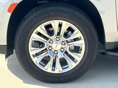 Used 2024 GMC Yukon XL Denali AWD/4WD image 5
