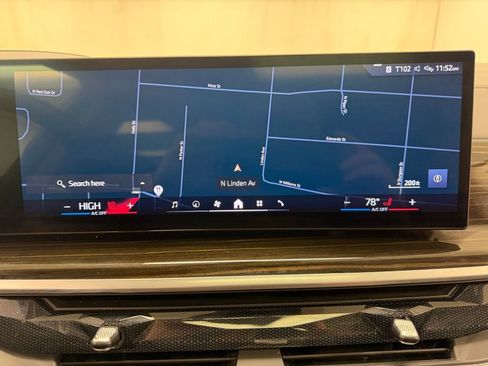 Used 2024 BMW X7 xDrive40i image 32