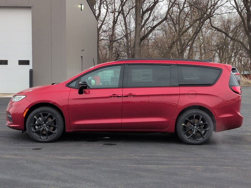 New 2026 Chrysler Pacifica Select w/ S Appearance Package AWD/4WD image 5