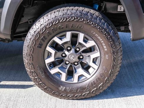 Certified 2022 Toyota Tacoma TRD Off-Road w/ TRD Premium Off Road Package AWD/4WD image 9
