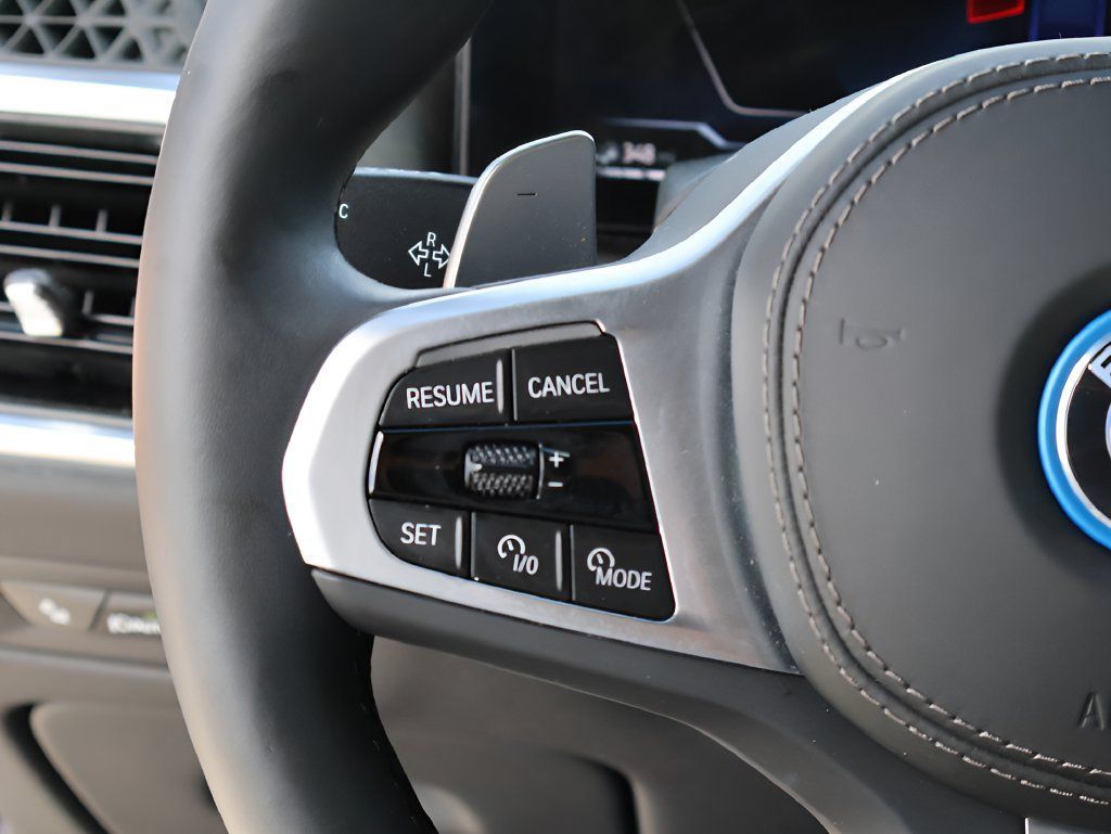 Used 2025 BMW X5 xDrive50e w/ M Sport Package AWD/4WD image 33
