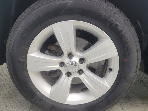 Used 2017 Jeep Compass Latitude w/ Sun/Sound Group AWD/4WD image 31