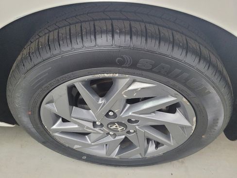 Used 2024 Hyundai Elantra SEL FWD image 31