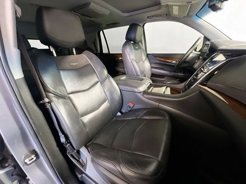 Used 2019 Cadillac Escalade Premium Luxury w/ Escalade Sport Edition image 30