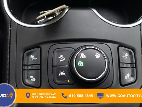 Used 2020 GMC Terrain SLT image 25