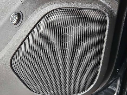 Used 2023 GMC Acadia SLE w/ Driver Convenience Package image 30