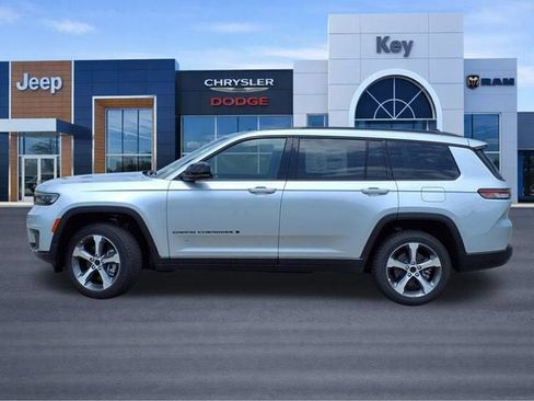 Used 2024 Jeep Grand Cherokee L Altitude image 2