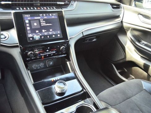 Used 2023 Jeep Grand Cherokee L Laredo image 24