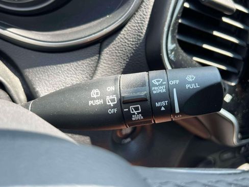Used 2019 Jeep Cherokee Limited AWD/4WD image 15