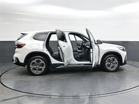 Used 2025 BMW X1 xDrive28i w/ Technology Package image 32