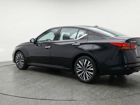 Used 2025 Nissan Altima 2.5 SV image 6