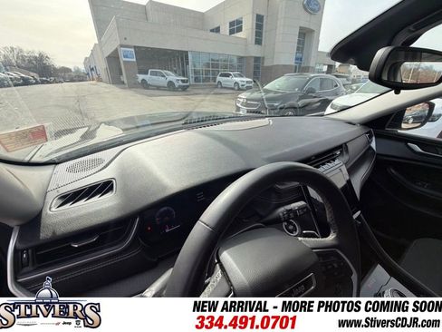 Used 2023 Jeep Grand Cherokee Laredo image 15