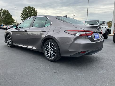 Used 2021 Toyota Camry XLE w/ Navigation Package image 7